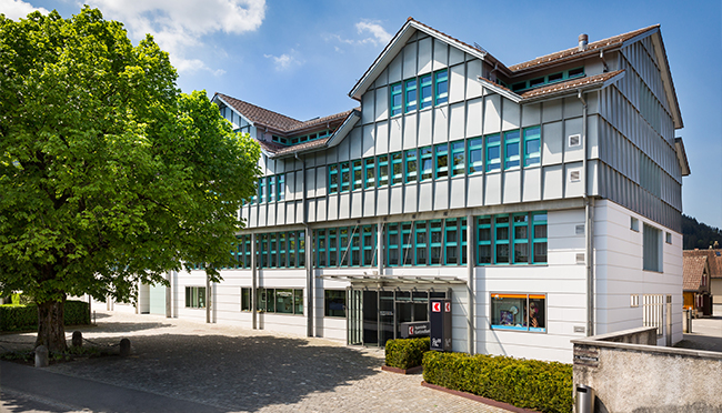 Newsbild Bankgebäude_Halbjahresbericht 2022